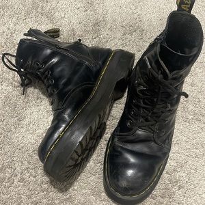 Men’s size 8. European 42. Unisex. Heavily worn. Damaged.